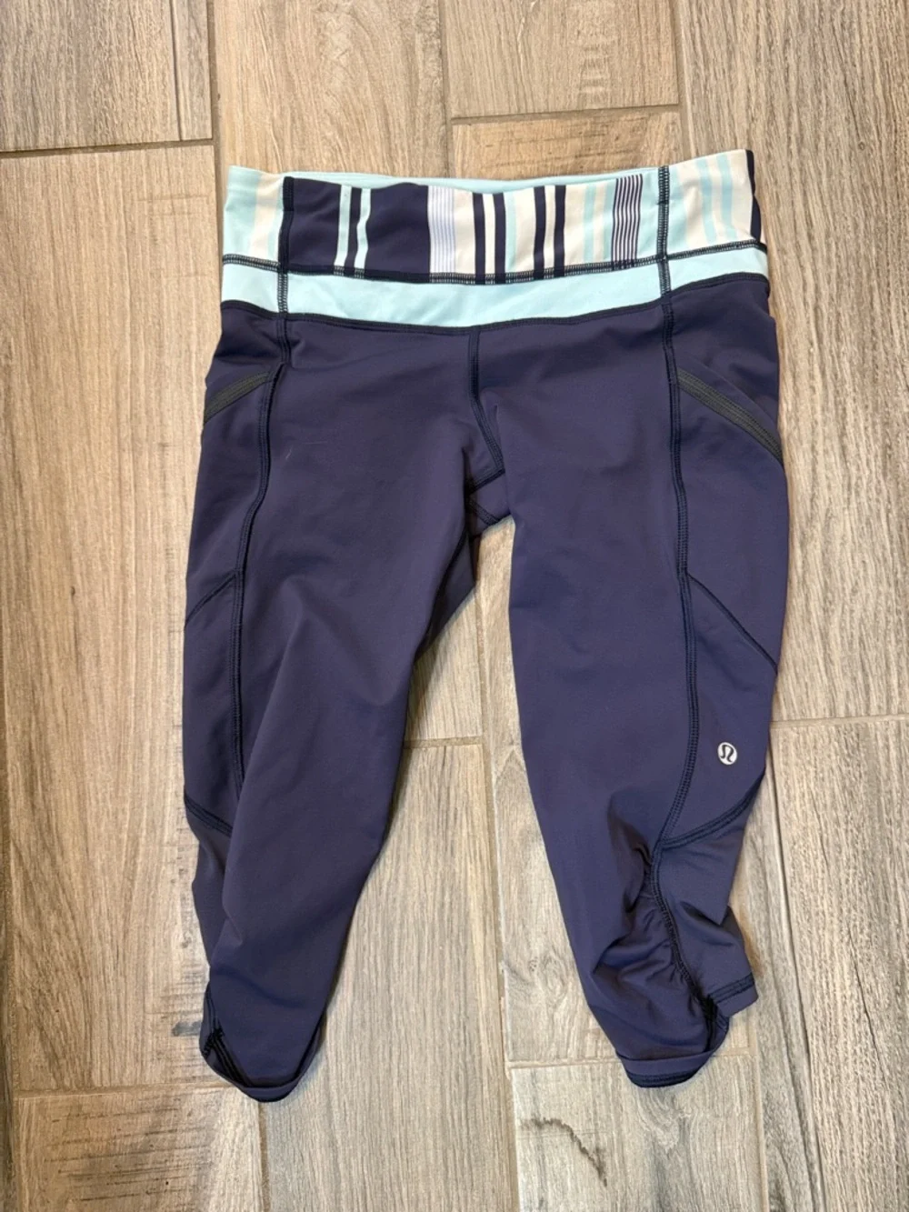 Lululemon Run A‎ Marathon Crop Blue & white stripe Leggings Low Rise size 6 Y2K